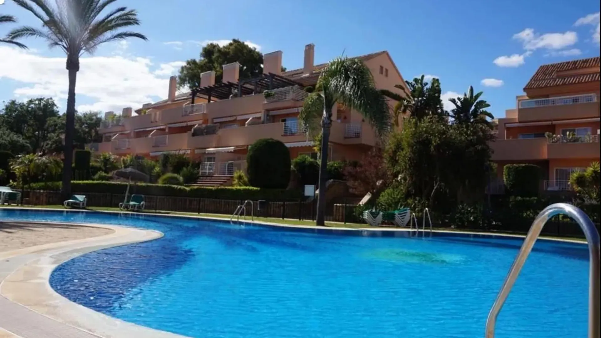 Piso-Lechuza Elviria Marbella 2 Bedroom Penthouse-Maisonette Apartment In Elviria-Marbella- Urb Los Jardines De Santa Maria Golf
