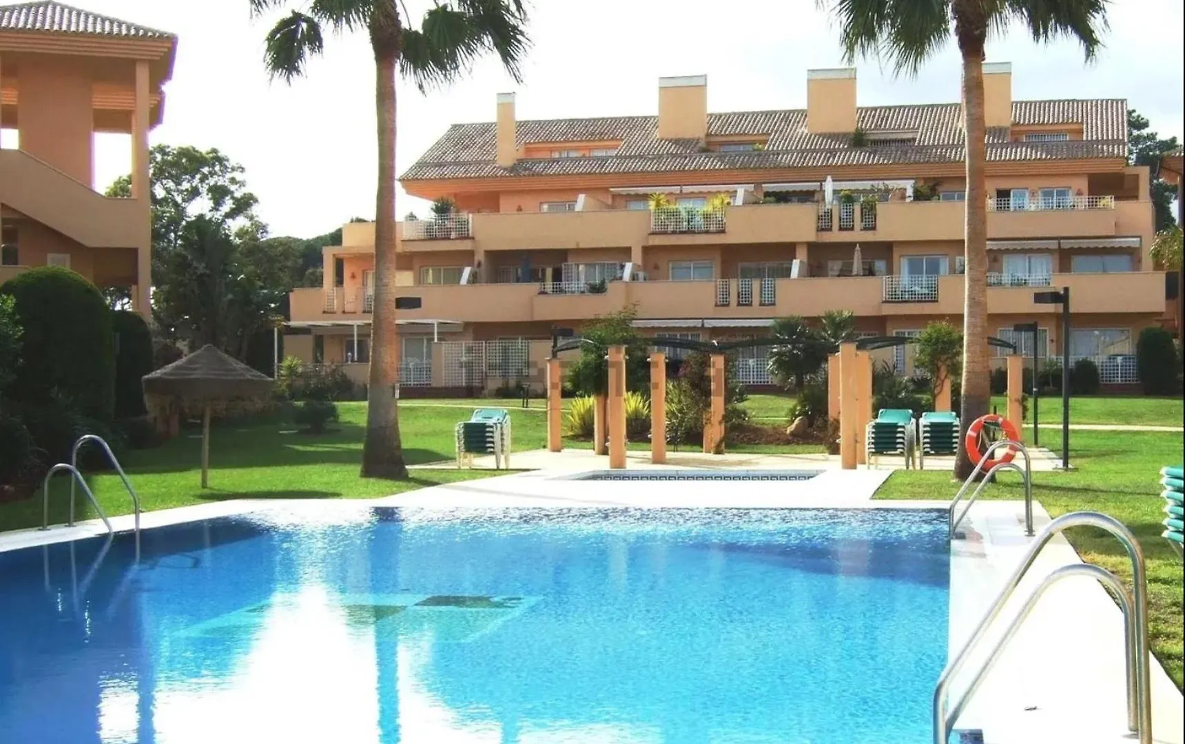 Piso-Lechuza Elviria Marbella 2 Bedroom Penthouse-Maisonette Apartment In Elviria-Marbella- Urb Los Jardines De Santa Maria Golf