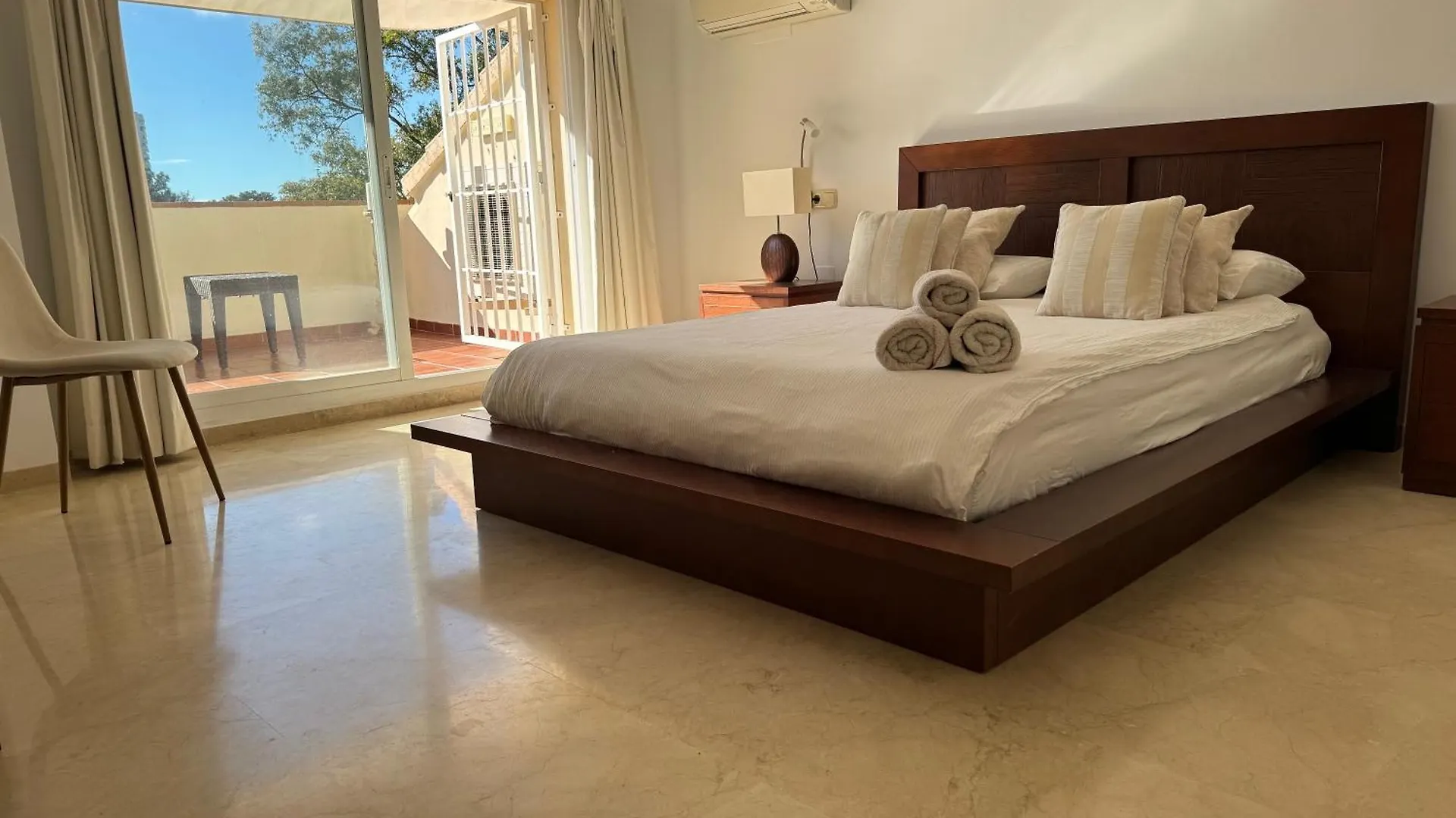 Piso-Lechuza Elviria Marbella 2 Bedroom Penthouse-Maisonette Apartment In Elviria-Marbella- Urb Los Jardines De Santa Maria Golf